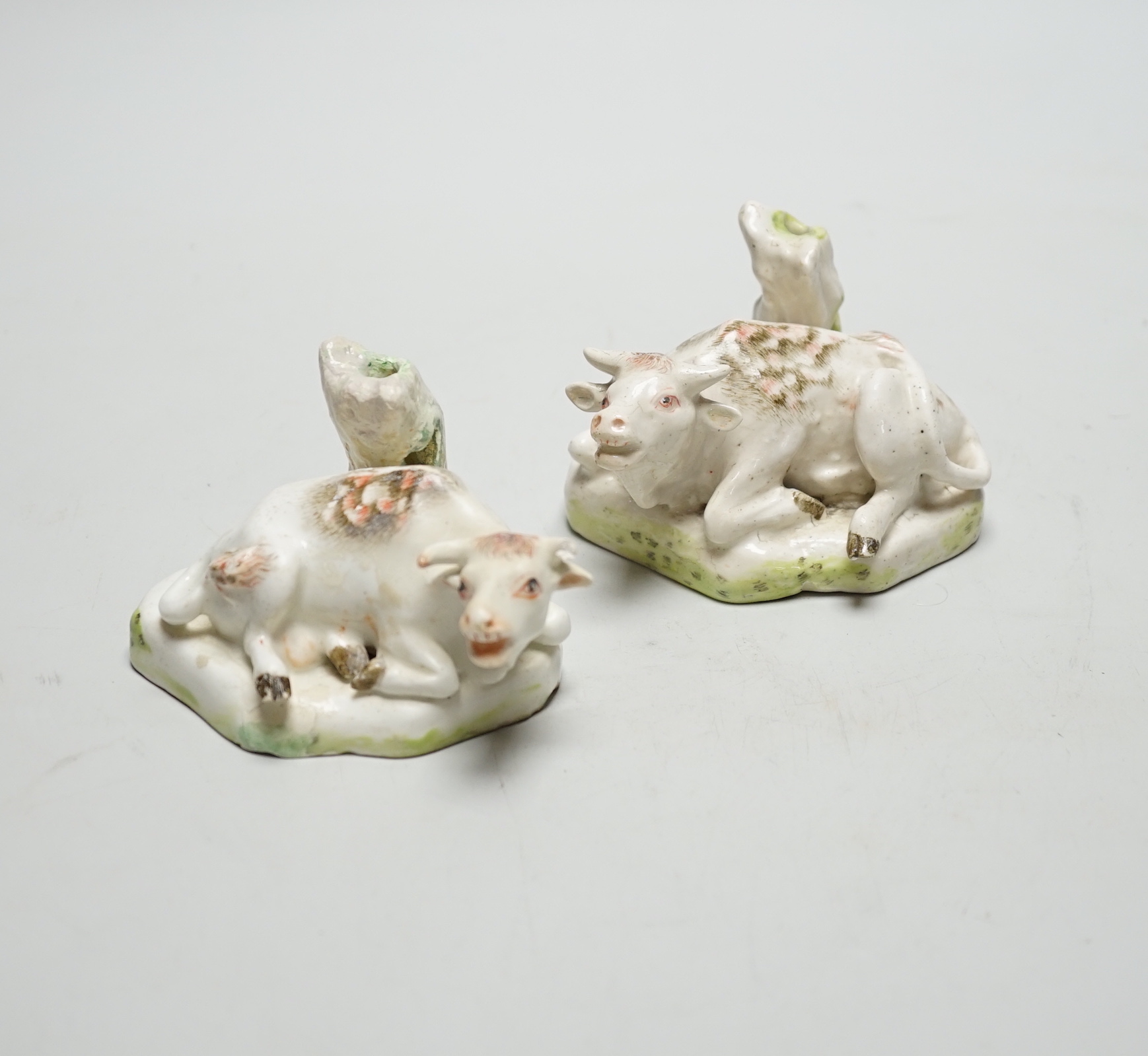 A pair of Derby figures of lowing cows, c.1760-5, 7cm tall